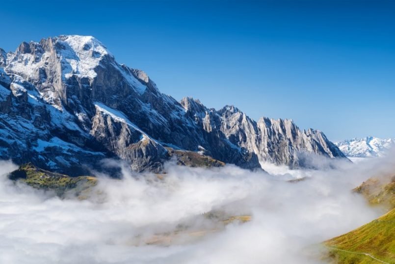 grindelwald-switzerland-mountains-and-clouds-in-the-valley-.jpg